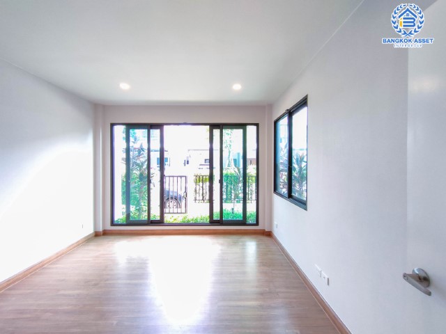 *****บ้านเดี่ยวมือสองย่านกรุงเทพฯ ม.เดอะซิตี้ พระราม2-พุทธบูชา เนื้อที่กว้าง 59.40 ตร.ว. ฟังก์ชัน 4 ห้องนอน 5 ห้องน้ำ ที่จอดรถ 3 คัน บ้านเดี่ยวหลังใหญ่ สวยหรูดูมีระดับ สภาพเหมือนใหม่พร้อมเข้าอยู่ ทำเลเดินทางสะดวก เชื่อมต่อถนนพระะราม2  ใกล้จุดขึ้นทางด่วน "วงแหวนรอบนอกกรุงเทพฯ ฝั่งใต้"